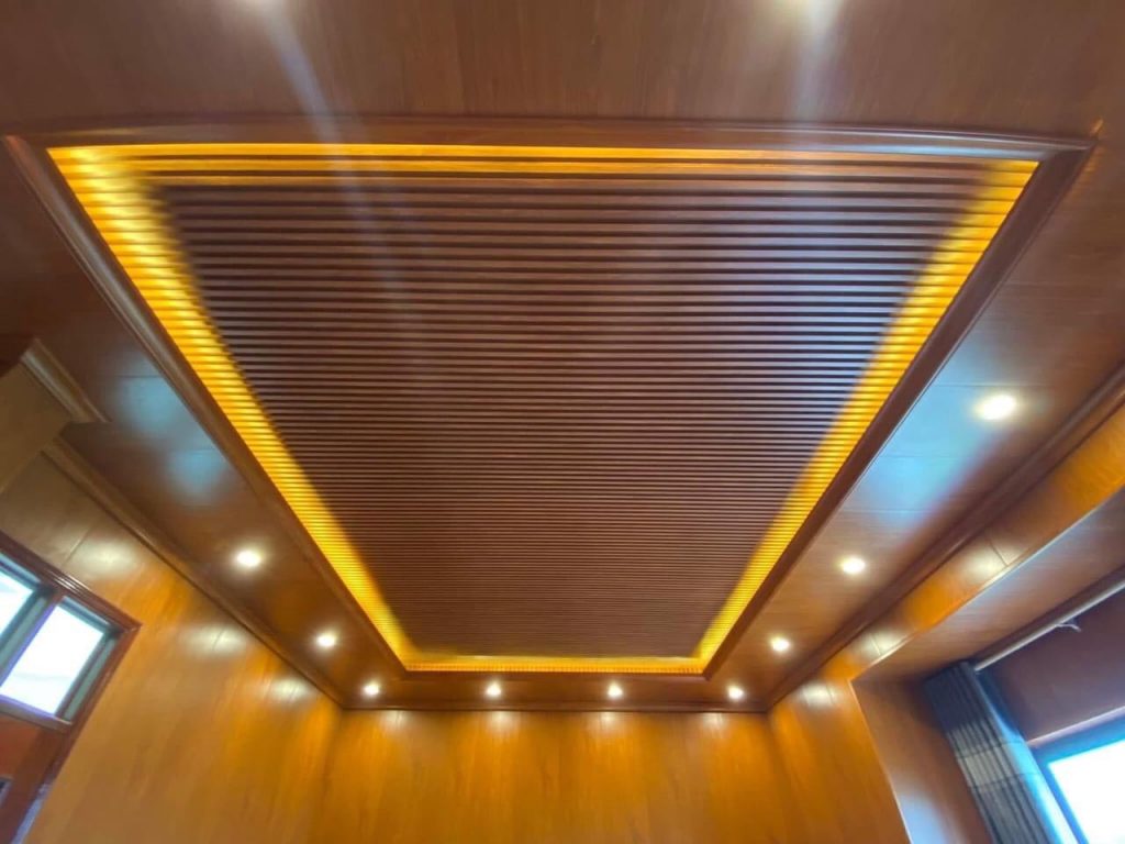 Thi công trần nhựa phòng khách